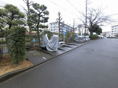 【その他共用部分】 | 洋光台南団地１０号棟 | バイク置場です。