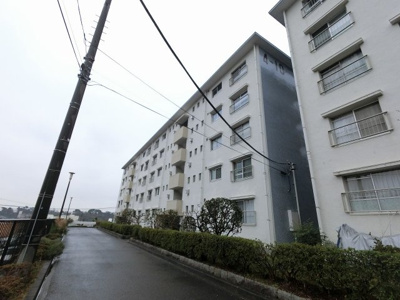 【外観】 | 洋光台南団地１０号棟 | 総戸数６４０戸、昭和４６年３月築、管理人は日勤勤務につき管理体制良好です♪