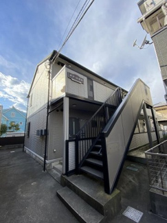 【外観】 | 小田急線・南武線「登戸」駅まで徒歩10分！2沿線利用可能で通勤・通学に便利な立地の2階建てのアパートです♪