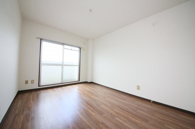 ロイヤルリリーフM&Sの洋室