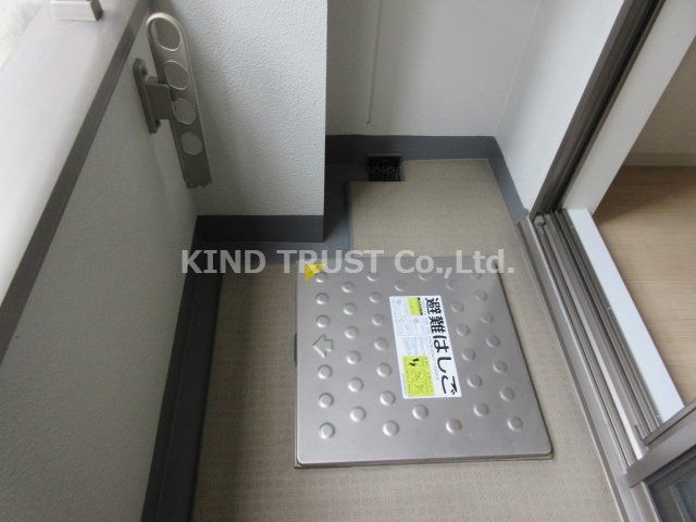 メゾン・オリビエのバルコニー|暖かな日差しのふりそそぐバルコニー