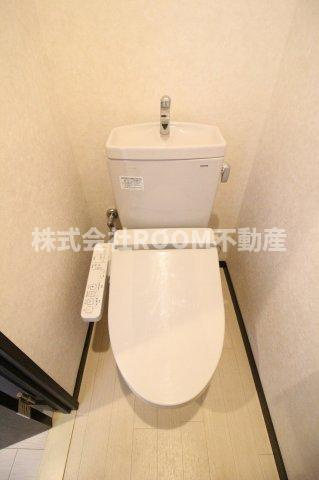 ヴァレンティノのトイレ|落ち着いた色調のトイレです