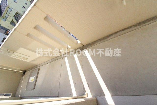 ヴァレンティノのバルコニー|外からの目が気にならないバルコニーで洗濯物が干せます