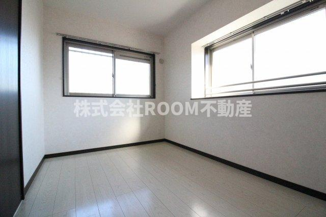 ヴァレンティノの寝室|開放的な寝室です