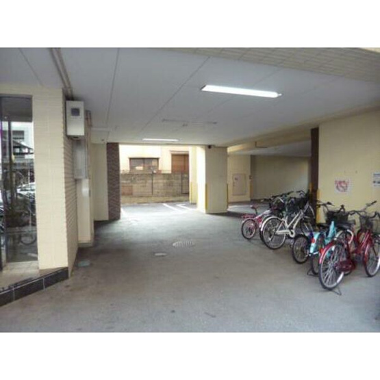 【駐車場】 | アリターレ博多 | 車をお持ちの方に嬉しい駐車場付きの物件です