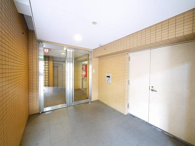 EXCELENTE FABRICA（エクセレント　ファブリカ）のエントランス|清潔なエントランスです