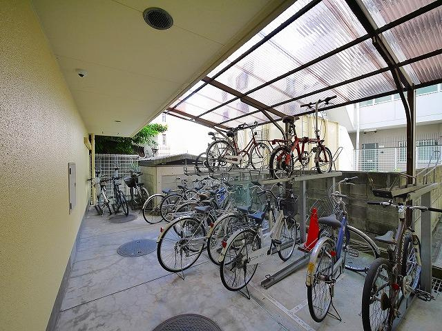 EXCELENTE FABRICA（エクセレント　ファブリカ）のその他共用部分|屋根付き駐輪場です