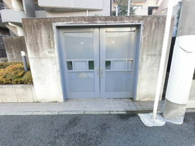【その他共用部分】 | 日吉オークハイム | ゴミ置き場です。
敷地内にあるのでゴミ出しが楽ちんです。