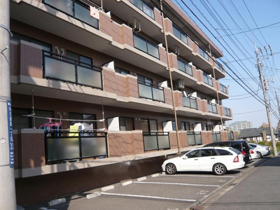 【駐車場】 | ベルテ都筑 | いつでも目の届く敷地内に駐車場があります♪荷物がかさばりがちなお買物にも、敷地内駐車場があると便利ですよね☆