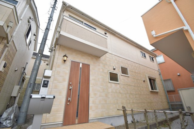 【外観】 | 小平市小川町1丁目 | 周辺環境に溶け込み、それでいて個性豊かなデザインは住まう人に優越感をもたらしてくれます。
