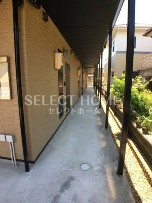 【エントランス】 | アンプルールリーブルリベルテⅡ | ゆとりのあるエントランスです