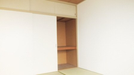 グリーンハイツの居間・リビング|綺麗な室内です