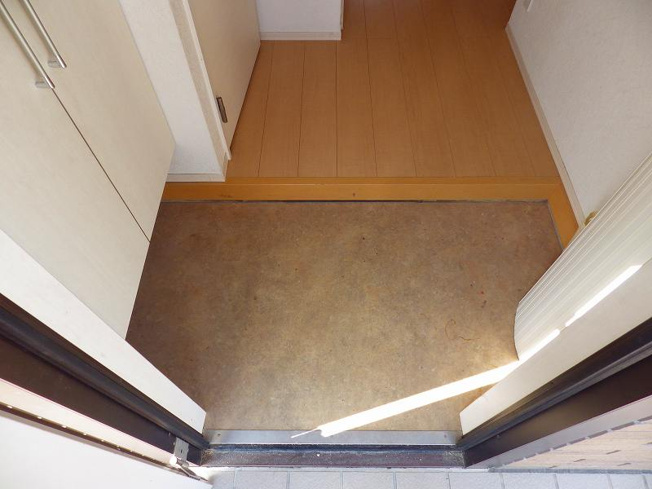 【玄関】 | リビングタウン阿倉川　H | ※同建物反転タイプお部屋