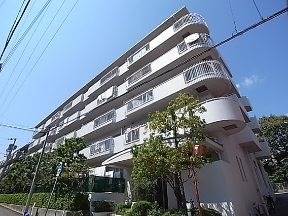 シャムロックコート西岡本の外観