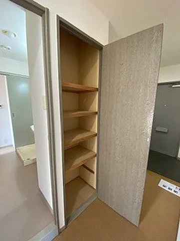 シャムロックコート西岡本の収納