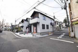 【前面道路含む現地写真】 | 角地の開放感を是非現地でご体感下さい。