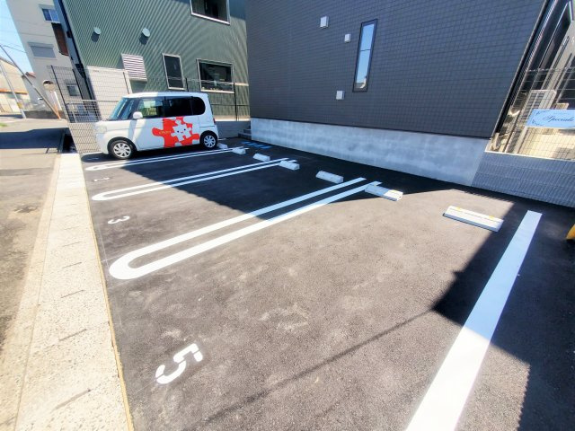 Specialeの駐車場