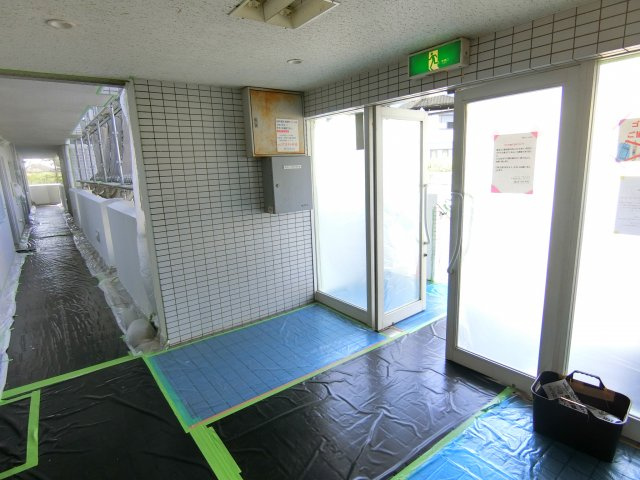 ラポール観音寺のエントランス