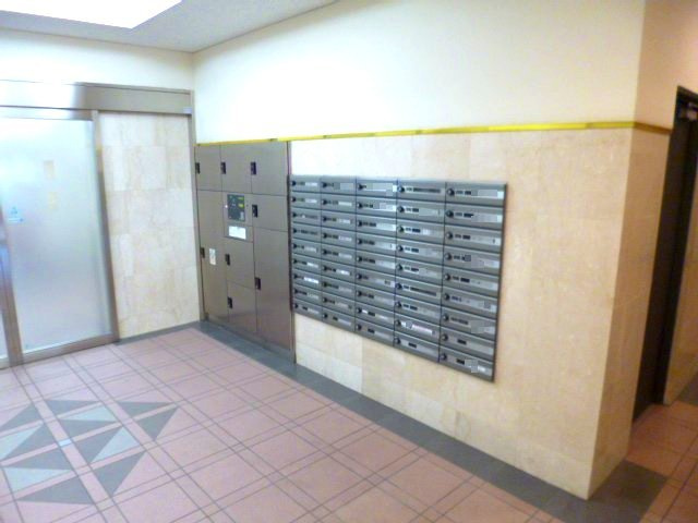 モラード東村山駅前のエントランス