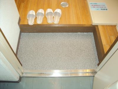 清和マンションの玄関