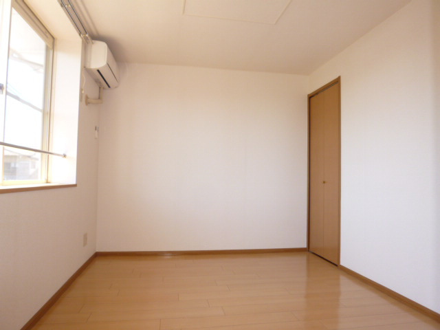 ニューエルディム北畝Ａの洋室