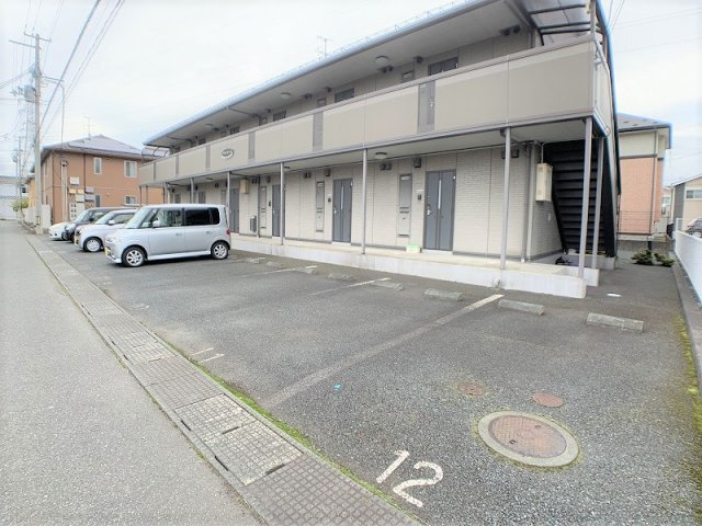 グランデールの駐車場