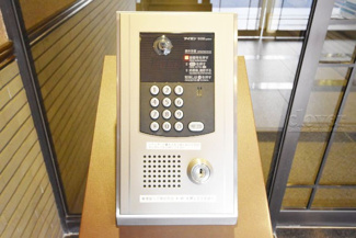 【エントランス】 | オートロック付き