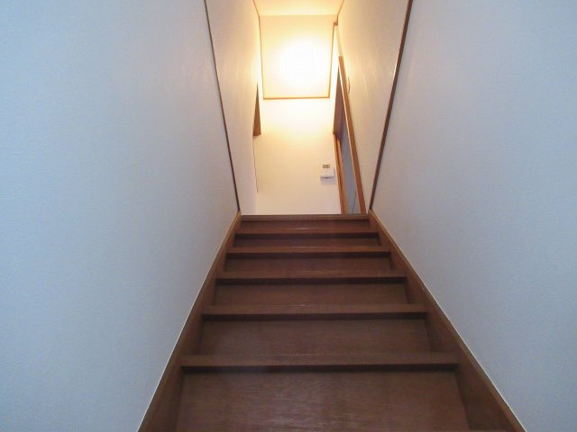 【内装】 | 瓜生堂2丁目貸家（若江岩田賃貸） | 階段です