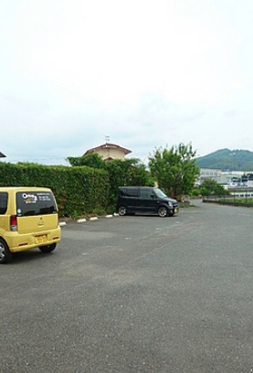 ガーデンハイツ朝妻の駐車場