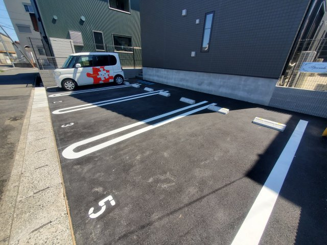 Specialeの駐車場