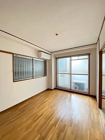 KMSコートの居間・リビング