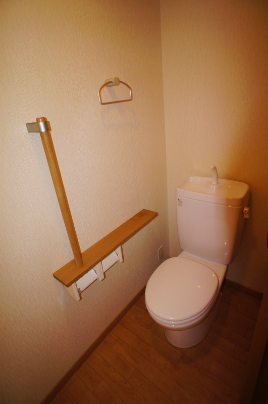 レフィナードパティオ【10,000円キャッシュバック対象物件】のトイレ|ゆったりとした空間のトイレです
