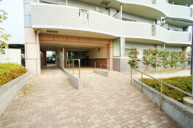 レフィナードパティオ【10,000円キャッシュバック対象物件】のエントランス|毎日通るエントランスはこのようになっています