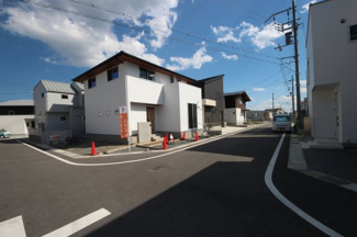【前面道路含む現地写真】