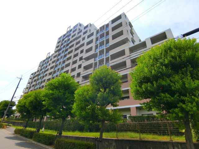 ユニライフ和泉中央B棟の外観