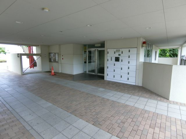 ユニライフ和泉中央B棟のロビー