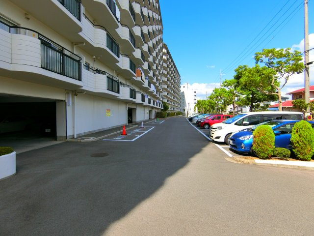 南花台アーバンコンフォートの駐車場