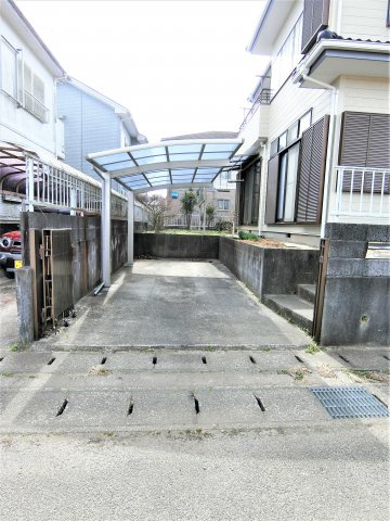堀内邸の駐車場