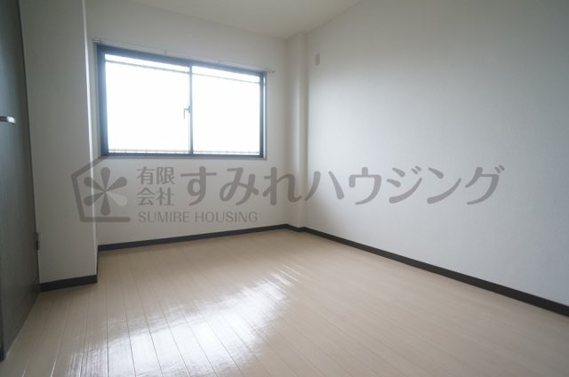 荻野MGレジデンス2の洋室