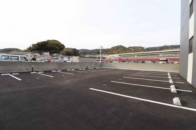 レヴァンテ薊野東町の駐車場|駐車場があります