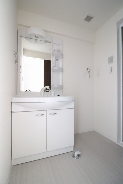 レヴァンテ薊野東町の独立洗面台|独立洗面台です
※間取り反転の場合がございます