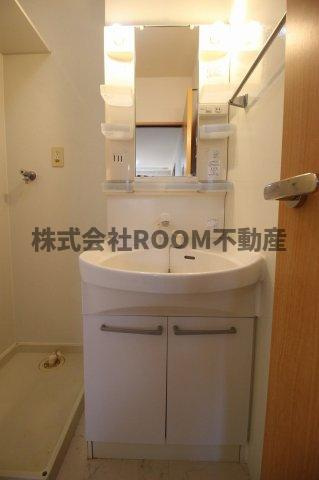 グランシャリオⅠ番館の独立洗面台|朝の支度にも助かる、独立の洗髪洗面化粧台