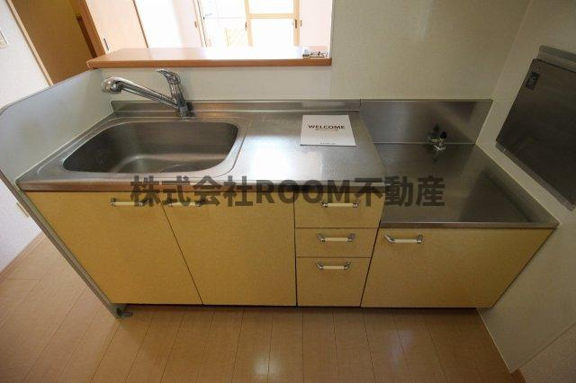 グランシャリオⅠ番館のキッチン|コンパクトなキッチンで掃除もラクラク