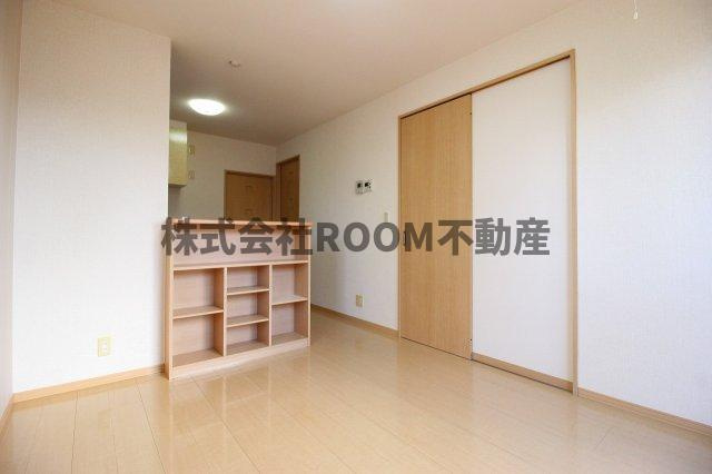 グランシャリオⅠ番館の居間・リビング|スタンダードな洋室です