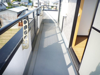 【バルコニー】 | ミレニアムニシムラ | お洗濯にも便利なバルコニー付き