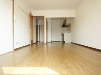 【居間・リビング】 | ミレニアムニシムラ | ゆったり過ごせる居間です