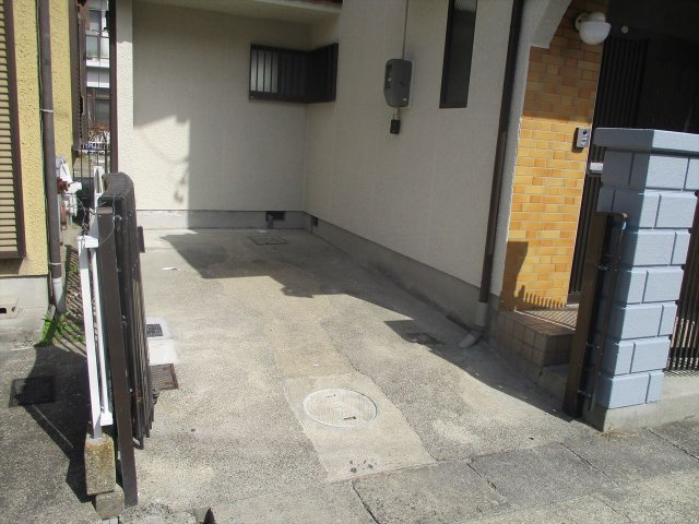 西区西原町戸建の駐車場|西区　西原町　戸建