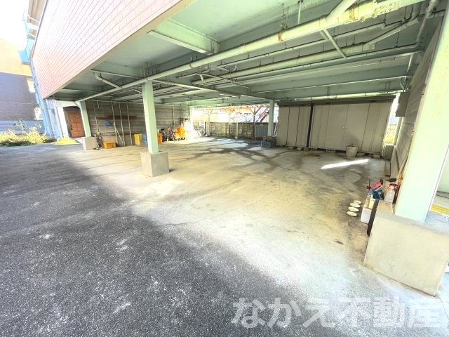 【その他】 | 車をお持ちの方に嬉しい駐車場付きの物件です