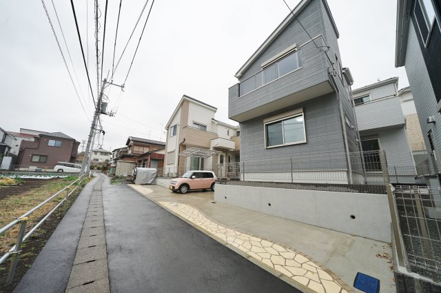 【横浜市都筑区東方町1245-9新築戸建てＢ号棟】★仲介手数料無料★（都田小学校・都田中学校）の前面道路含む現地写真