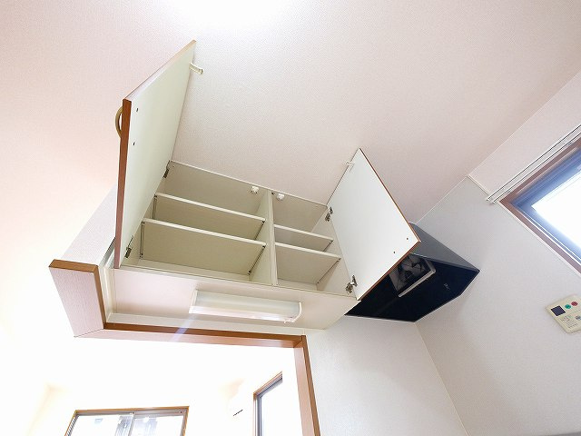 アムール三輪　Ｂ棟のキッチン|こまごまとしたものを収納できそうですね